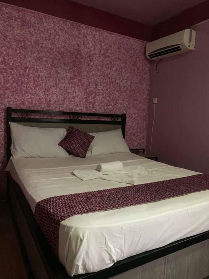 Vlv International Guest House Kololi Esterno foto