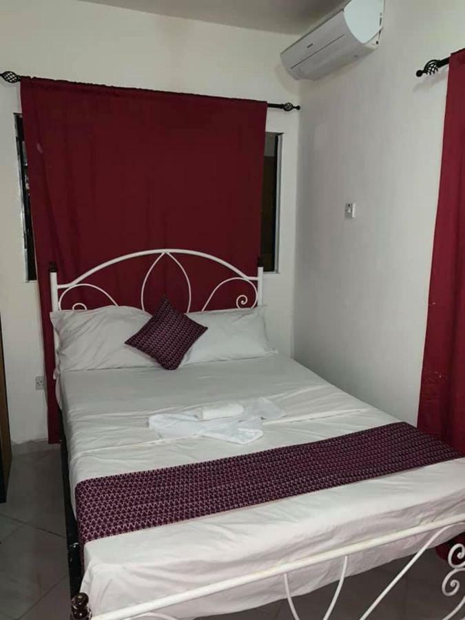 Vlv International Guest House Kololi Esterno foto