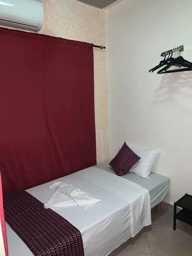 Vlv International Guest House Kololi Esterno foto