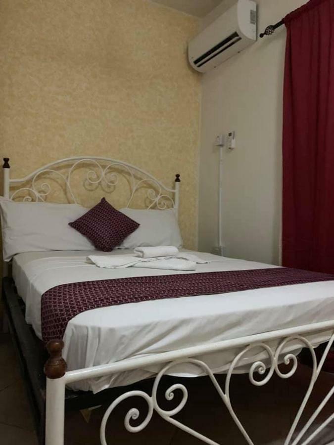 Vlv International Guest House Kololi Esterno foto